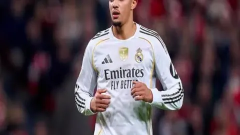 《曼联核心卡里克点赞：B费奉献满满，诠释团队精神典范！》